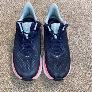HOKA Clifton 7 women’s size 7